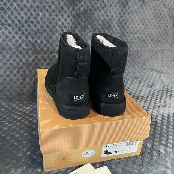 NIB UGG CLASSIC MINI BOOT in Black SIZE 10 WOMENS #5854 - Picture 10 of 12